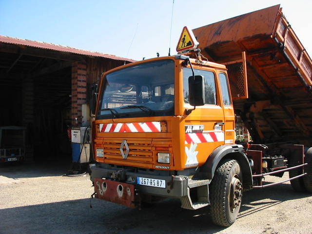 Camion benne > Porteur benne 4X2 > Renault > M 200
