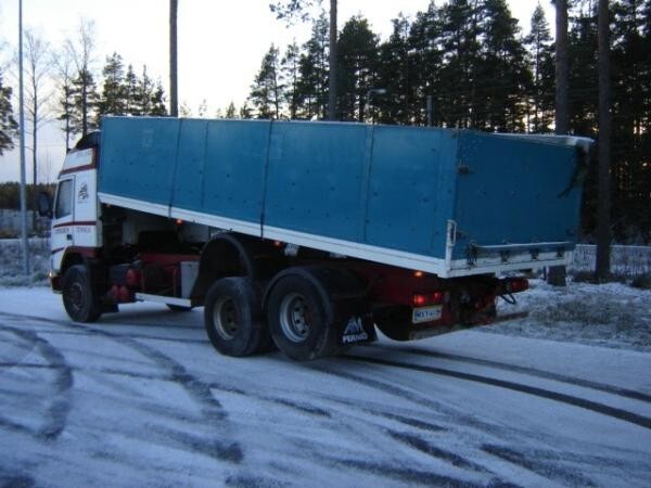 Camion benne > Porteur benne 6X2 > Volvo > .