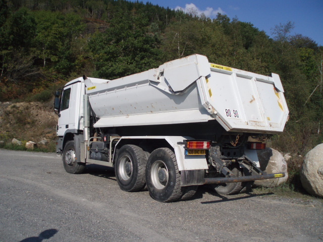 Camion benne > Porteur benne 6X4 > Mercedes > 3335