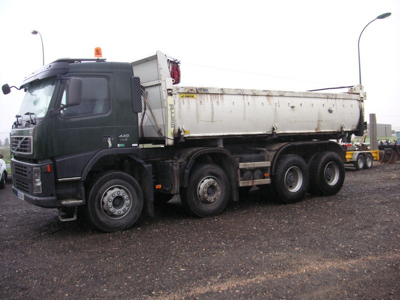 Camion benne > Porteur benne 8X4 > Volvo > FM 440