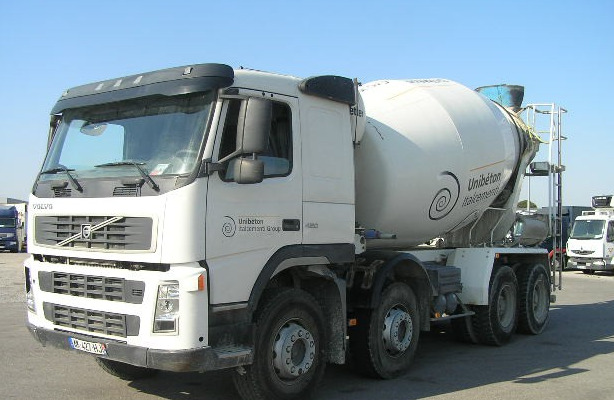 Camion porteur > Malaxeur > Volvo > FM 380 8X4