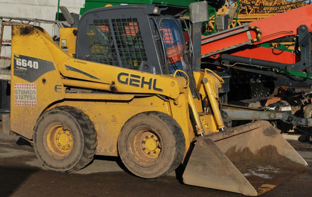 Chargeuse > Chargeuse compacte sur pneus > Gehl > 6640