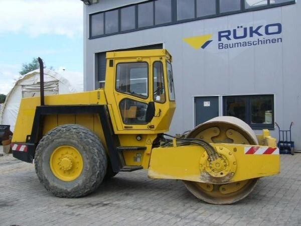 Compacteur > Compacteur sur pneus automoteur > Bomag > BW 214