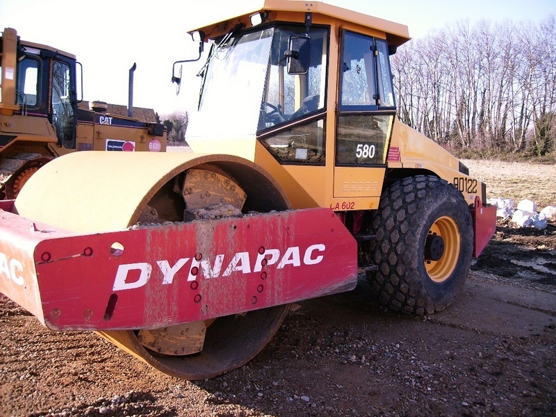 Compacteur > Compacteur sur pneus automoteur > Dynapac > V4