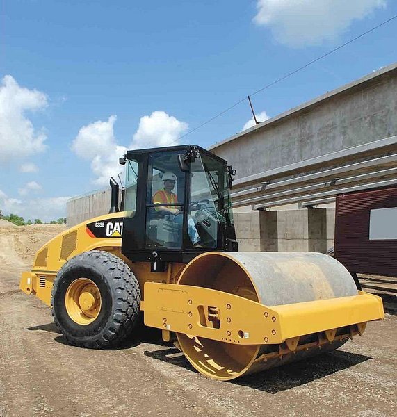 Compacteur > Compacteur vibrant &agrave; conducteur port&eacute; mixte automoteur > Caterpillar > 4218