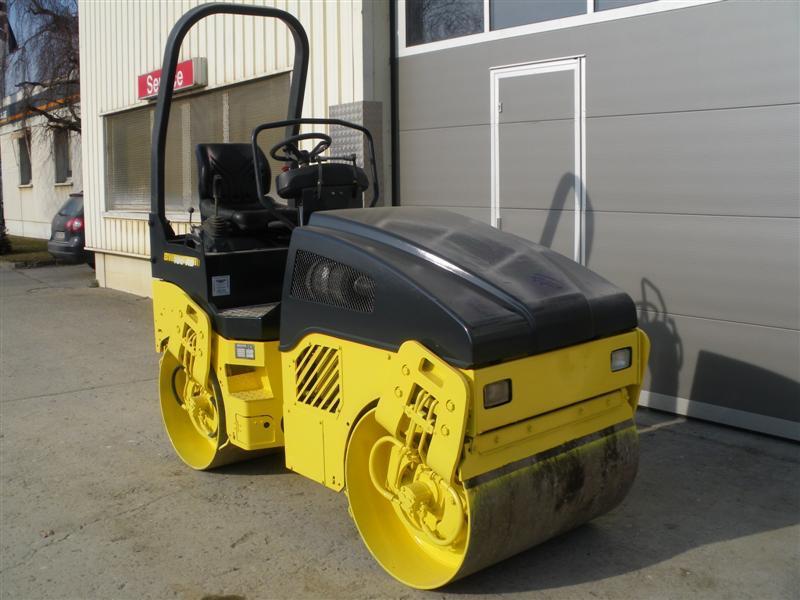 Compacteur > Compacteur vibrant &agrave; conducteur port&eacute; tandem automoteur > Bomag > BW 100