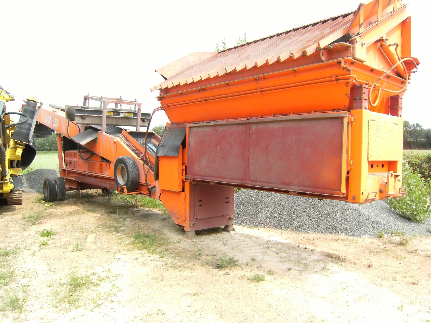 Mat&eacute;riel pour la mise en oeuvre du b&eacute;ton > Concasseur mobile > Powerscreen > KEESTRACK FRONTIER 4518