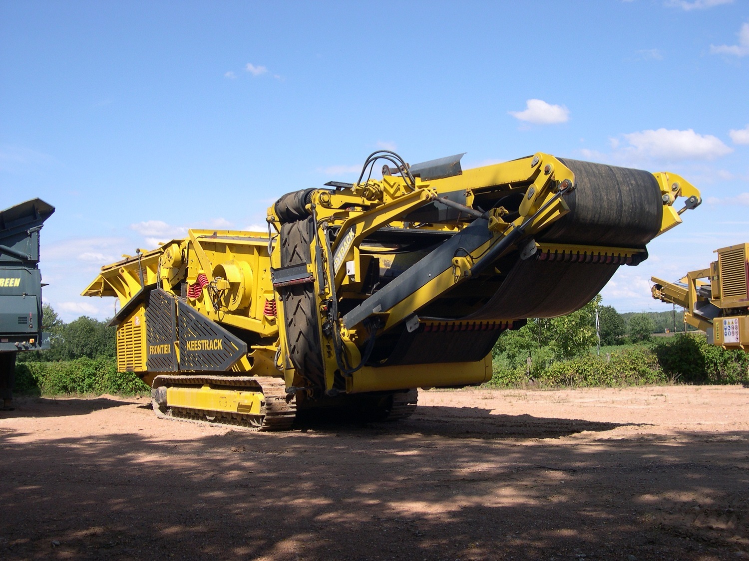 Mat&eacute;riel pour la mise en oeuvre du b&eacute;ton > Concasseur mobile > Powerscreen > KEESTRACK FRONTIER 4518