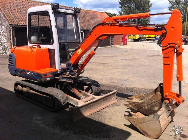 Mini-pelle hydraulique <5T > Mini-pelle hydraulique sur chenilles > Kubota > KX 71