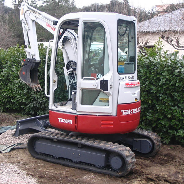 Mini-pelle hydraulique <5T > Mini-pelle hydraulique sur chenilles > Takeuchi > TB 28 FR