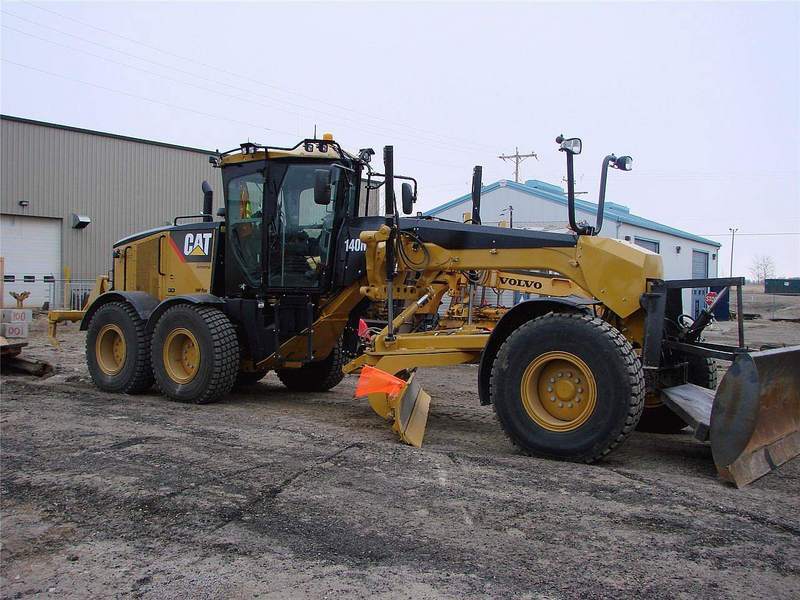 Niveleuse > Niveleuse &agrave; ch&acirc;ssis articul&eacute; 6x4 > Caterpillar > 140M