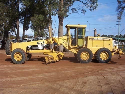 Niveleuse > Niveleuse &agrave; ch&acirc;ssis articul&eacute; 6x4 > John Deere > 670