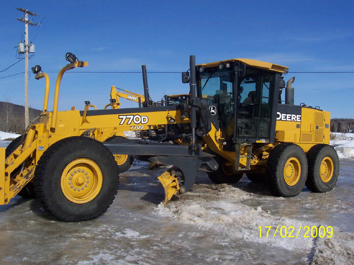 Niveleuse > Niveleuse &agrave; ch&acirc;ssis articul&eacute; 6x4 > John Deere > 70B