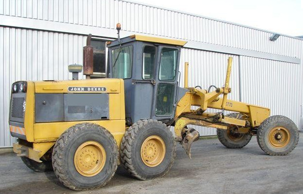 Niveleuse > Niveleuse &agrave; ch&acirc;ssis rigide 6x4 > John Deere > 700