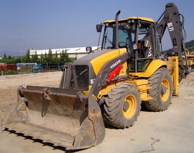 Tractopelle > Tractopelle 4x roues motrices > Volvo > BL 71